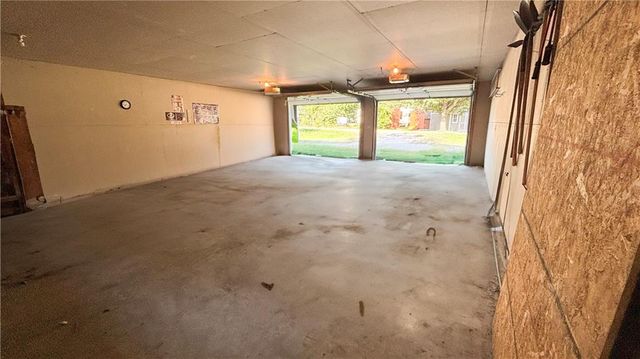 1 Deepwoods Court, Linn Valley, KS 66040