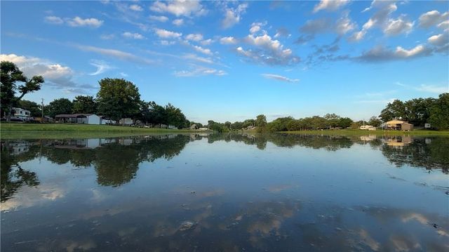 1 Deepwoods Court, Linn Valley, KS 66040