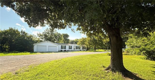 1 Deepwoods Court, Linn Valley, KS 66040