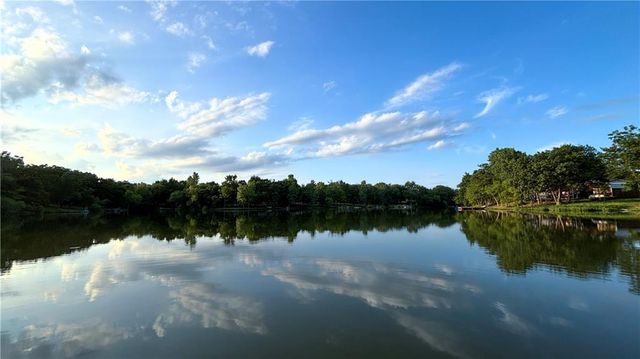 1 Deepwoods Court, Linn Valley, KS 66040