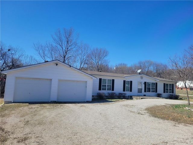 1 Deepwoods Court, Linn Valley, KS 66040