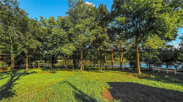 1 Deepwoods Court, Linn Valley, KS 66040