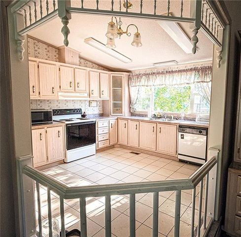 1 Deepwoods Court, Linn Valley, KS 66040