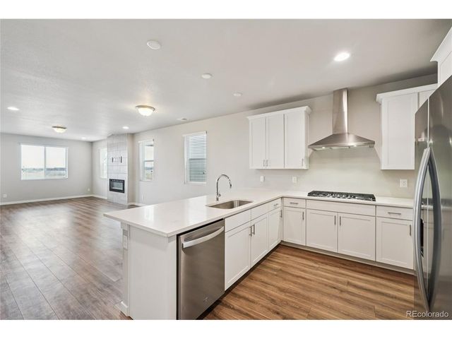 1077 Mountain Dr A, Longmont, CO 80503