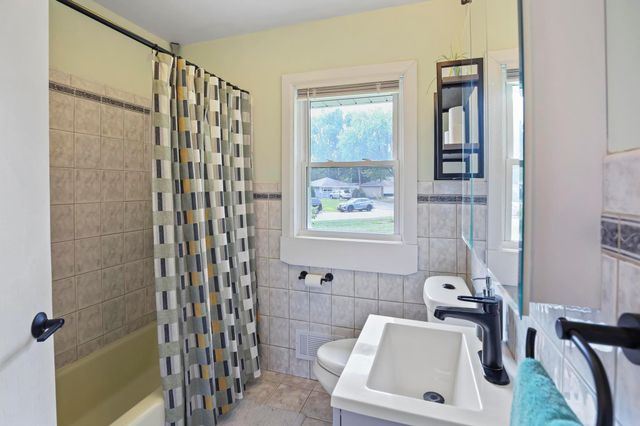 7040 Jersey Avenue N, Brooklyn Park, MN 55428