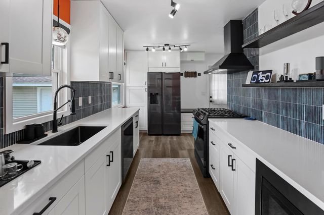7040 Jersey Avenue N, Brooklyn Park, MN 55428