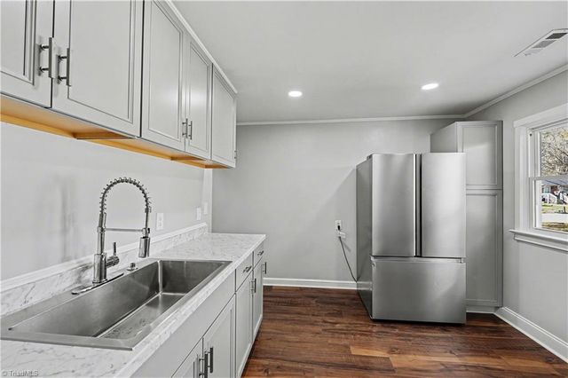 504 Ellwood Drive, High Point, NC 27260