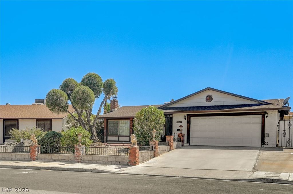 3573 Moraga Drive, Las Vegas, NV 89103 — photo 2
