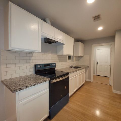 7608 E Magnolia Street B, Houston, TX 77012