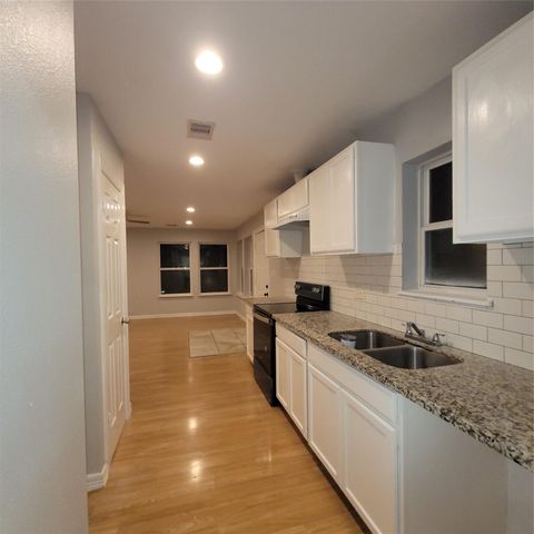 7608 E Magnolia Street B, Houston, TX 77012