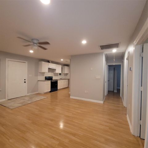 7608 E Magnolia Street B, Houston, TX 77012