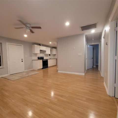 7608 E Magnolia Street B, Houston, TX 77012