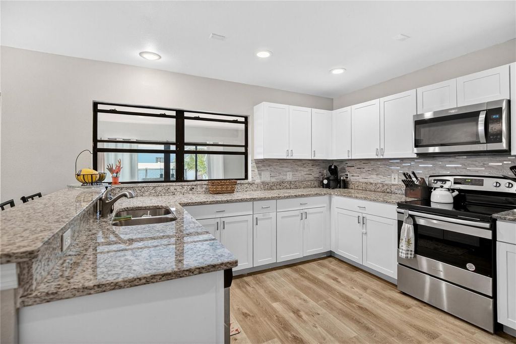 Image 14 of property listing at 13691 CRYSTAL RIVER DRIVE, Orlando, FL 32828