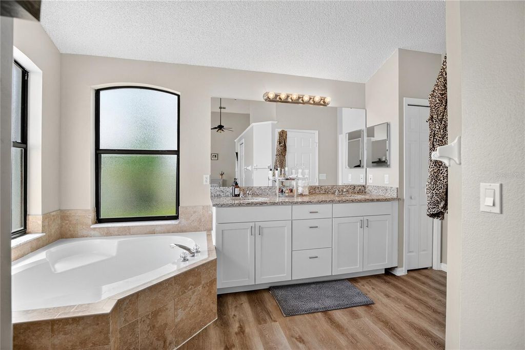 Image 17 of property listing at 13691 CRYSTAL RIVER DRIVE, Orlando, FL 32828