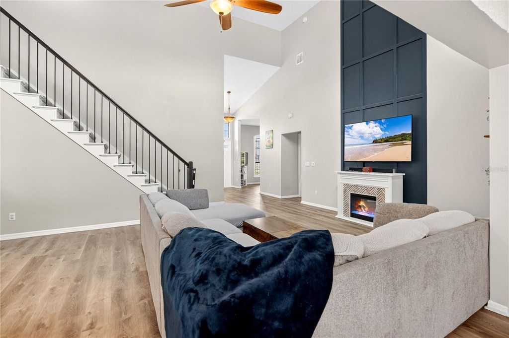 Image 4 of property listing at 13691 CRYSTAL RIVER DRIVE, Orlando, FL 32828