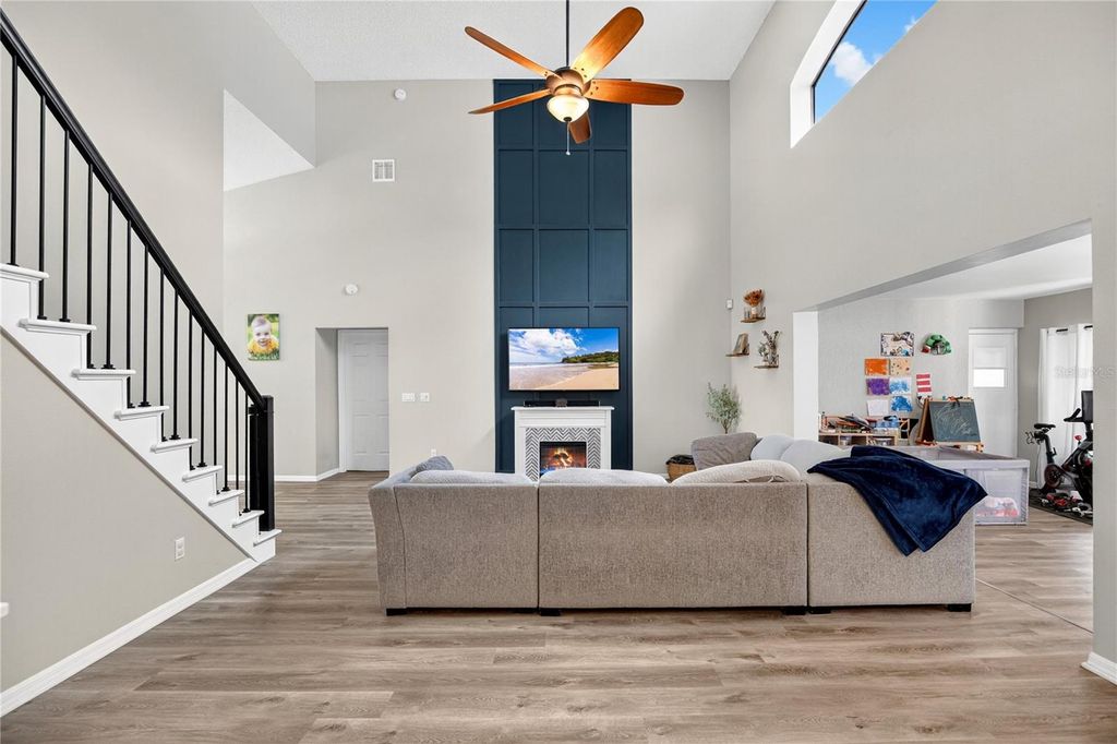 Image 5 of property listing at 13691 CRYSTAL RIVER DRIVE, Orlando, FL 32828