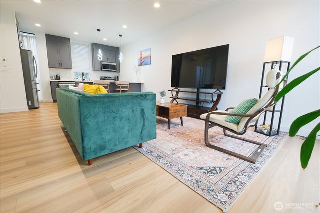 8524 23rd Avenue NE, Seattle, WA 98115