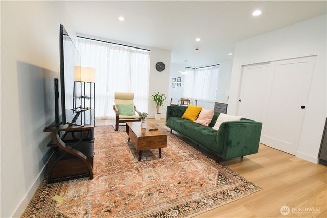 8524 23rd Avenue NE, Seattle, WA 98115