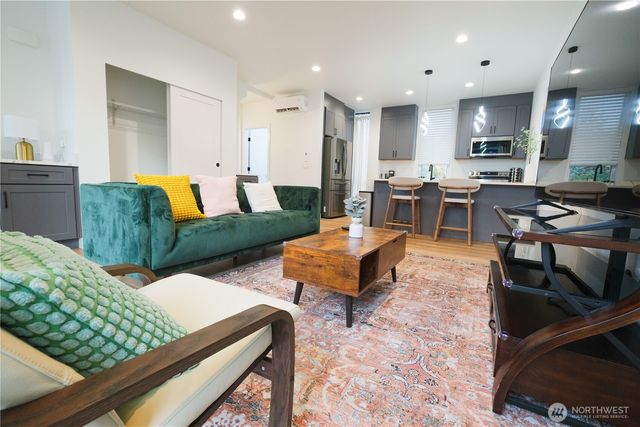 8524 23rd Avenue NE, Seattle, WA 98115