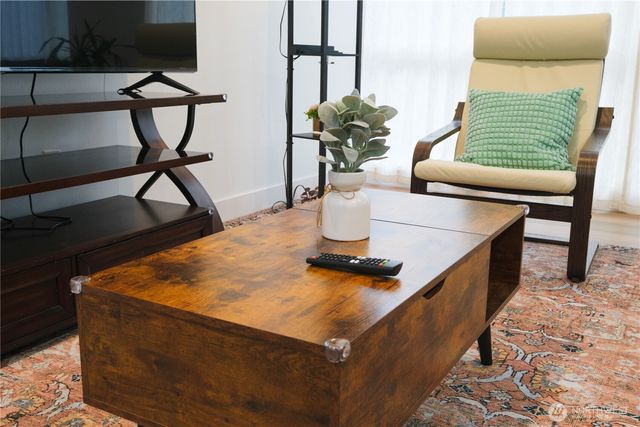 8524 23rd Avenue NE, Seattle, WA 98115