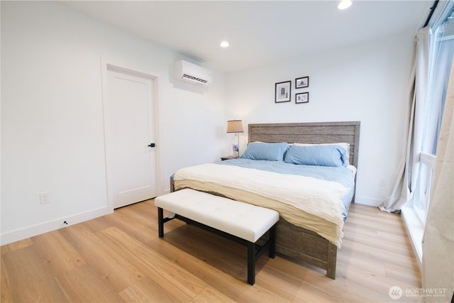 8524 23rd Avenue NE, Seattle, WA 98115