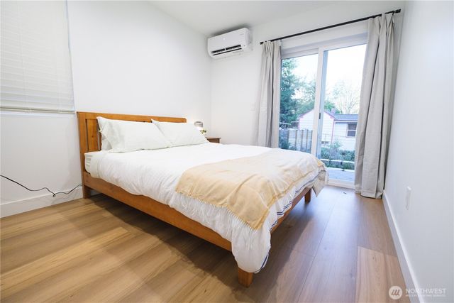 8524 23rd Avenue NE, Seattle, WA 98115