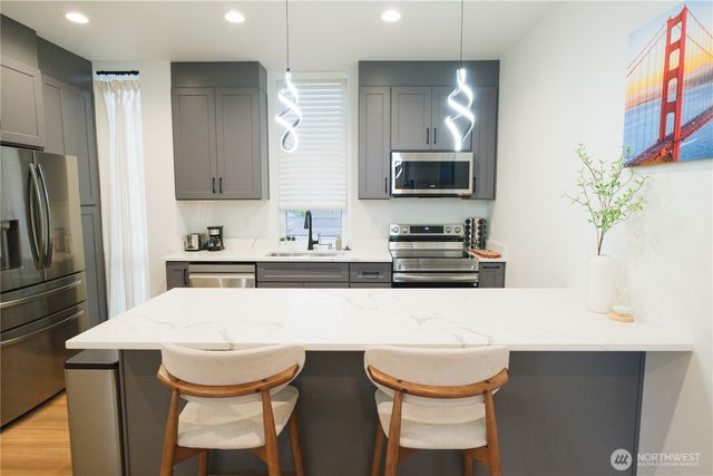 8524 23rd Avenue NE, Seattle, WA 98115