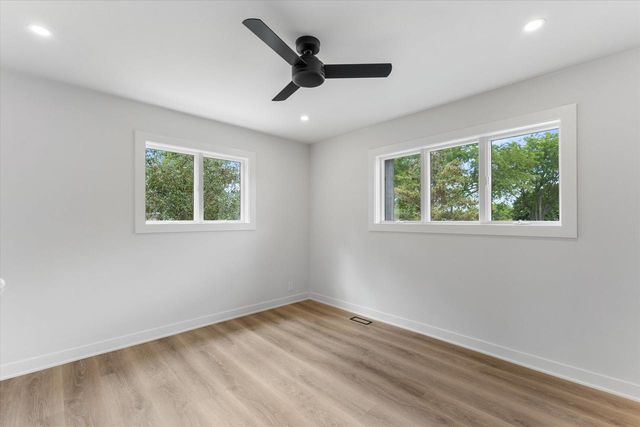 727 Browning CIRCLE, Oconomowoc, WI 53066
