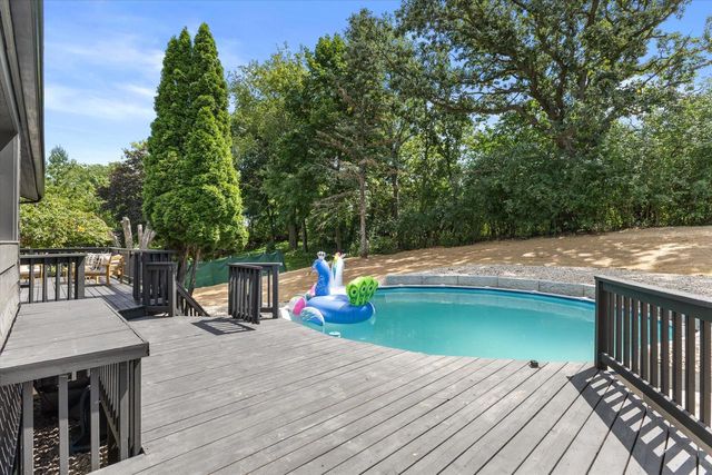 727 Browning CIRCLE, Oconomowoc, WI 53066