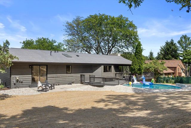 727 Browning CIRCLE, Oconomowoc, WI 53066