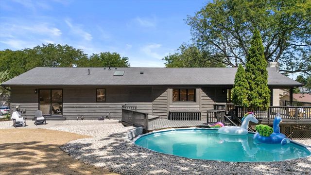 727 Browning CIRCLE, Oconomowoc, WI 53066