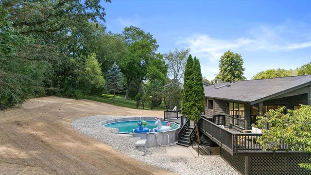 727 Browning CIRCLE, Oconomowoc, WI 53066