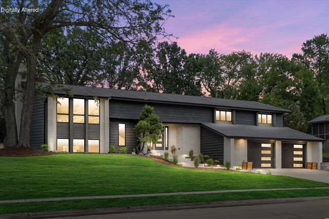 727 Browning CIRCLE, Oconomowoc, WI 53066