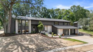 727 Browning CIRCLE, Oconomowoc, WI 53066