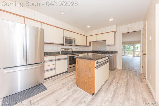 39836 Eagle Trace Drive, Northville Township, MI 48168