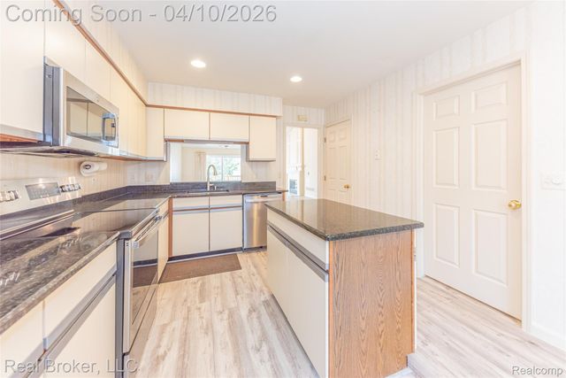 39836 Eagle Trace Drive, Northville Township, MI 48168
