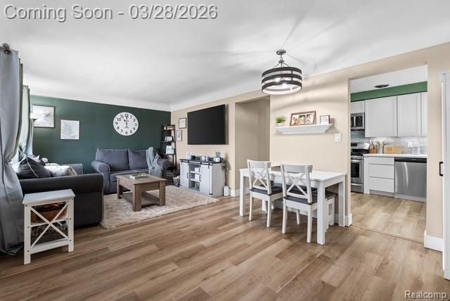 1461 Champaign Road, Lincoln Park, MI 48146