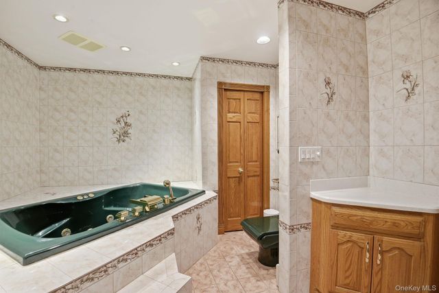 9 Oldfield Court, Garnerville, NY 10923