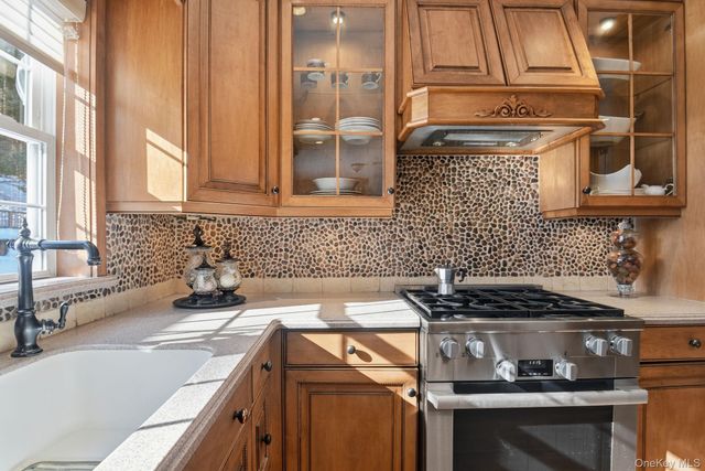 9 Oldfield Court, Garnerville, NY 10923