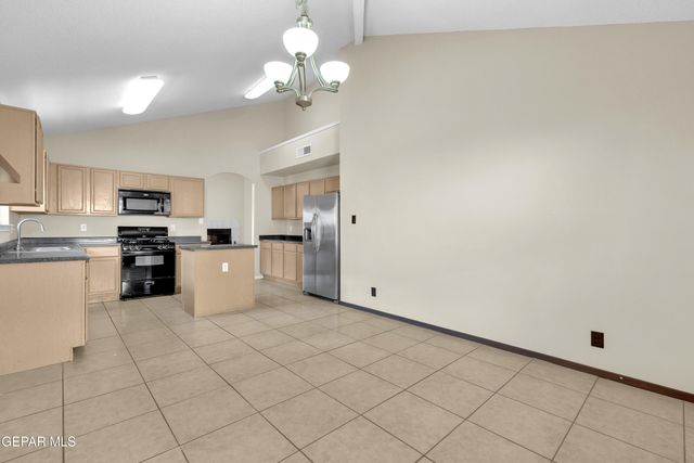 6120 PALMDALE Street, El Paso, TX 79932