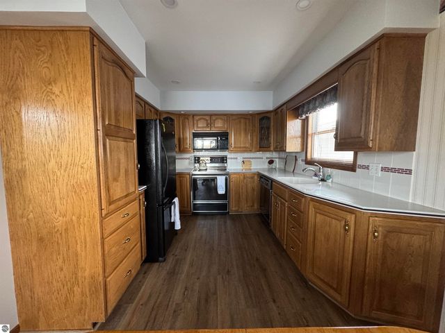 1017 Channel Drive, Lake Isabella, MI 48893