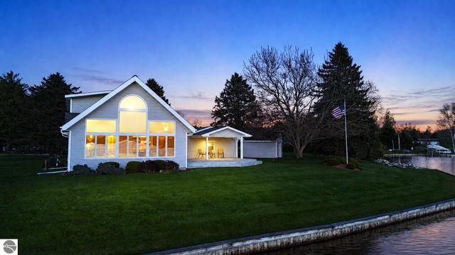 1017 Channel Drive, Lake Isabella, MI 48893