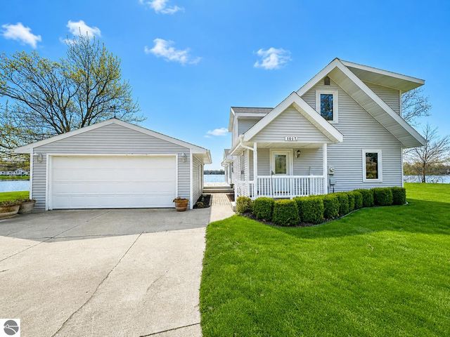 1017 Channel Drive, Lake Isabella, MI 48893