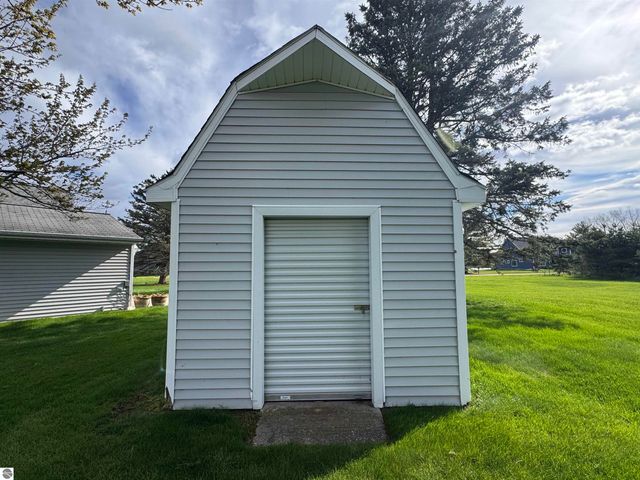 1017 Channel Drive, Lake Isabella, MI 48893