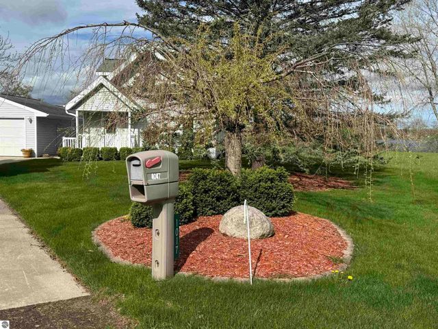 1017 Channel Drive, Lake Isabella, MI 48893