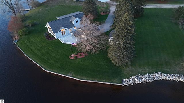 1017 Channel Drive, Lake Isabella, MI 48893