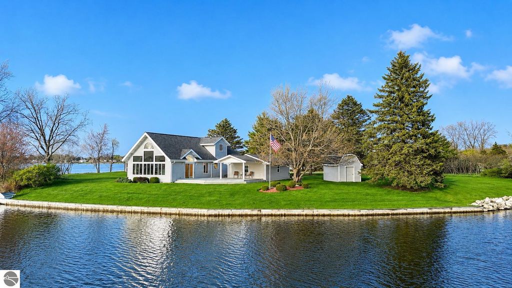 1017 Channel Drive, Lake Isabella, MI 48893
