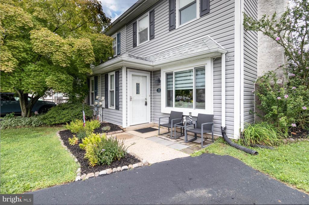 15 CARRIAGE DR, HORSHAM, PA 19044 — photo 2