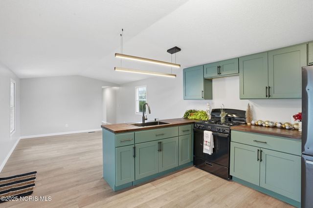 8256 Silverwood Drive, Findlay, OH 45840