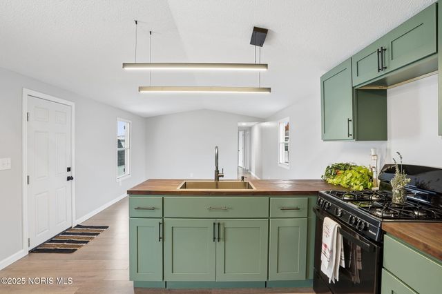 8256 Silverwood Drive, Findlay, OH 45840